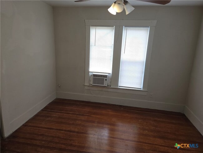 Building Photo - 1219 S 10th St