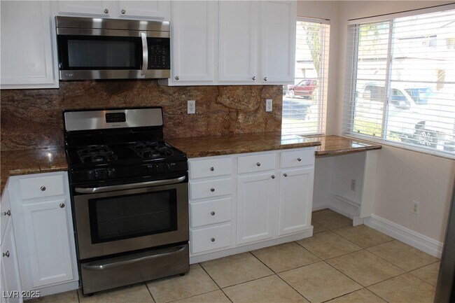 Building Photo - 733 Chase Tree St