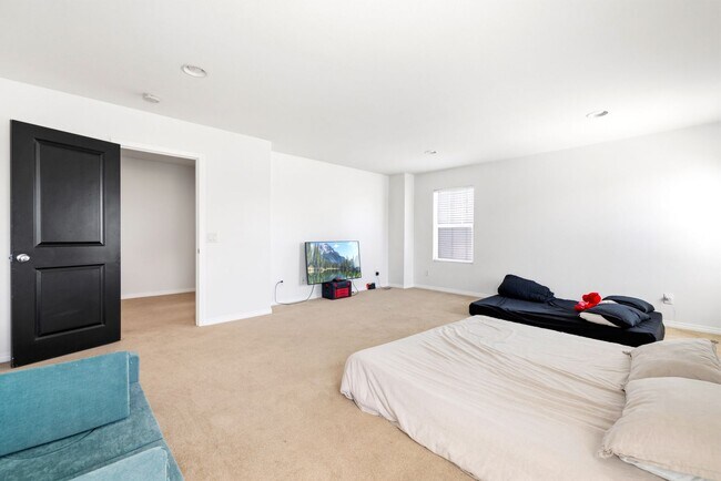 Building Photo - 4 bedrooms / 3 bathroom OPEN floor plan HOUSE for rent in LANCASTER