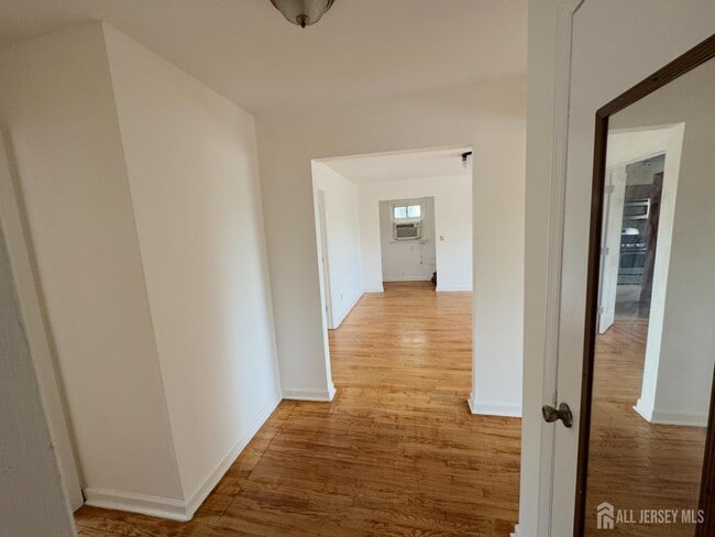 Building Photo - 304 Woodcliff Ave