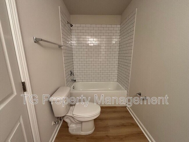 Building Photo - 2235 Orchard St