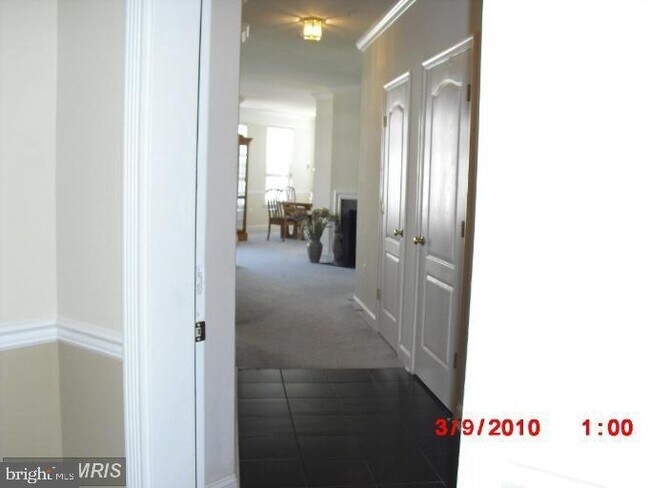 Building Photo - 5800 Clipper Ln