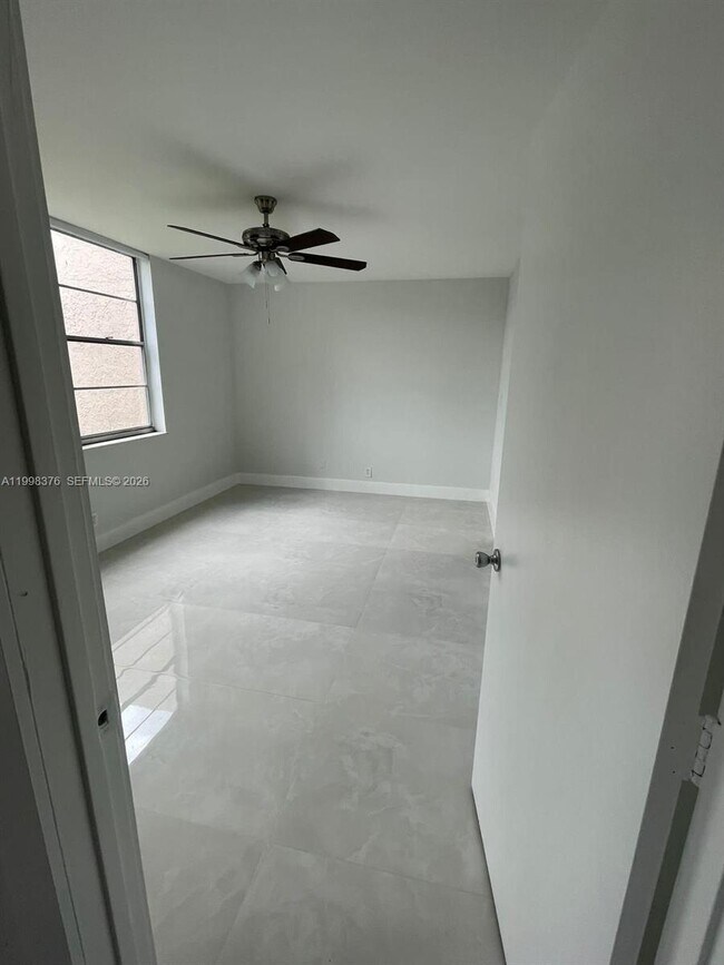 Building Photo - 9460 Tangerine Pl