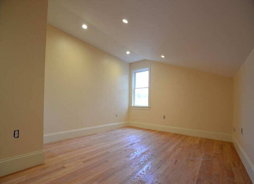 Building Photo - 3 Griggs Pl