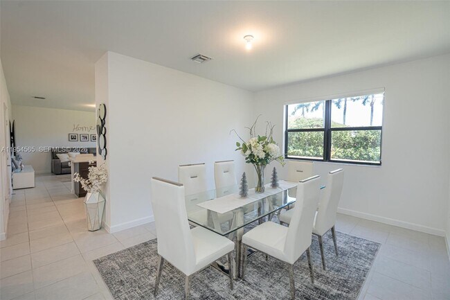 Building Photo - 139 NE 27th Terrace