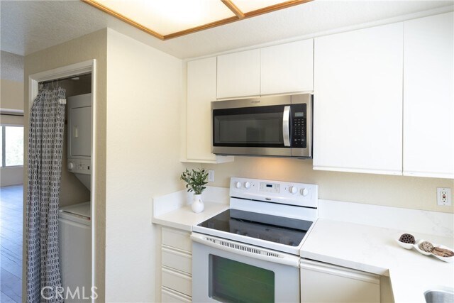 Building Photo - 5 Elmbrook