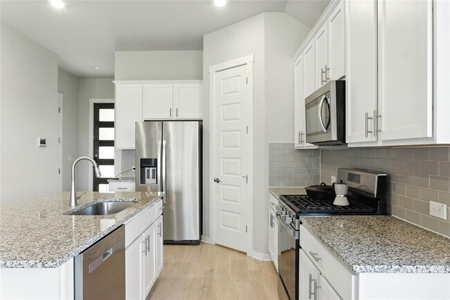 Building Photo - 2105 Suncup St