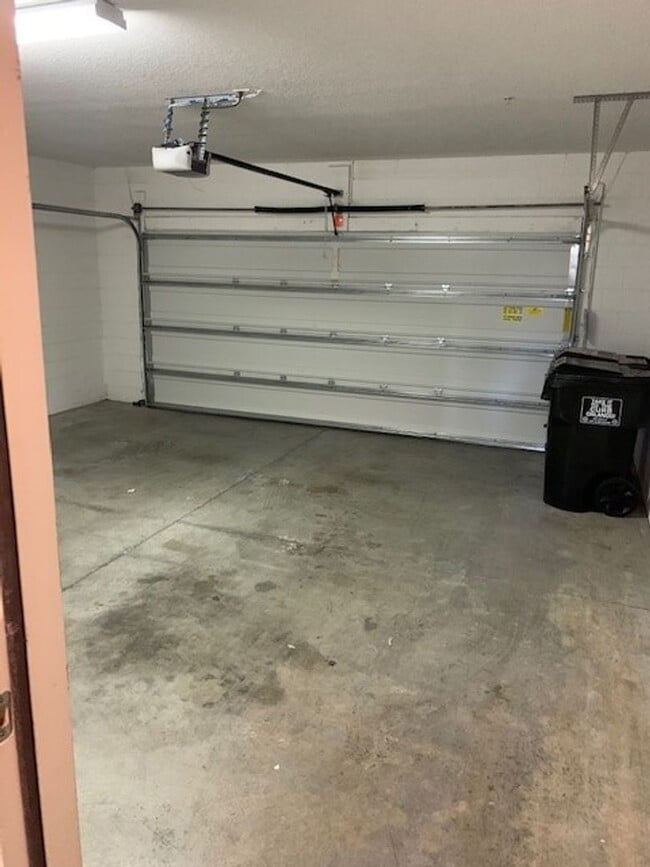 Building Photo - 3-story, 3/3.5, updated, townhome in the h...