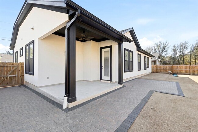 Building Photo - 200 Waikakaaua Dr