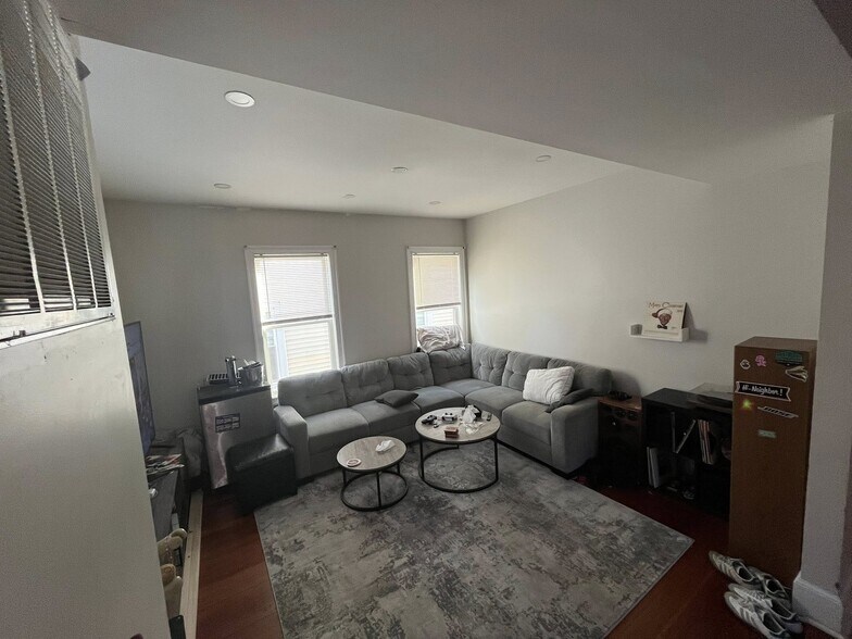 Building Photo - 226 Calumet St