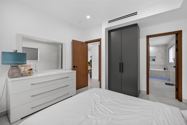 Building Photo - 3000 Riverland Rd
