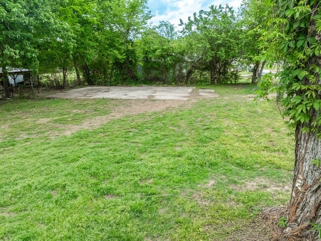 Building Photo - Freshly Updated House