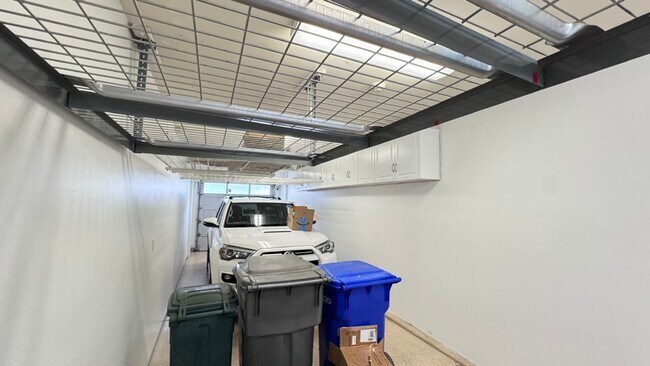 Building Photo - Stunning Townhome in the heart of Encinitas