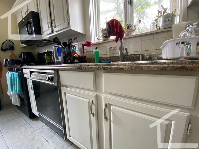 Building Photo - 4-Bed + 2-Bath * HBS * Central  Air