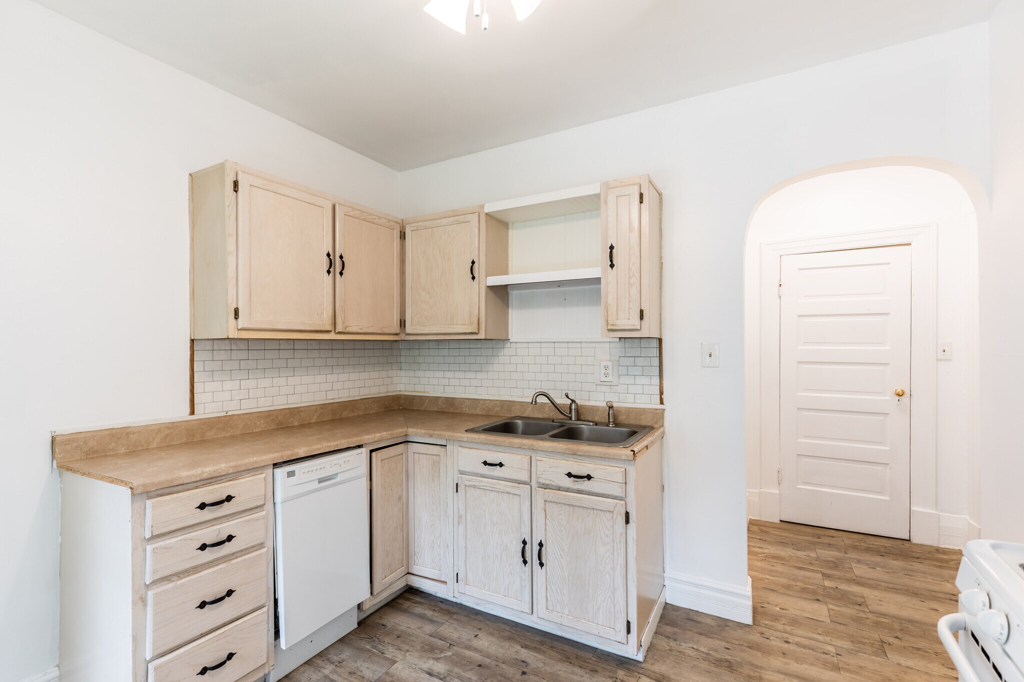 Kitchen - 4412 Erie Ave