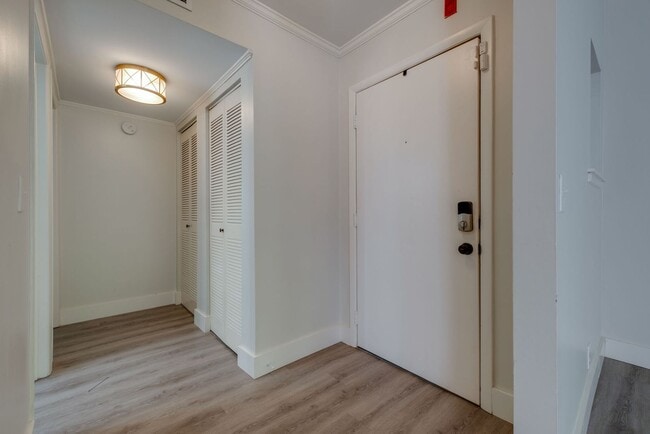 Building Photo - Beautifully renovated 1 bed, 1 bath Condo ...