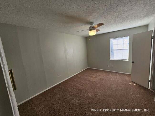 Building Photo - Plainview Apartments 2 Bedroom 1.5 Bath - ...