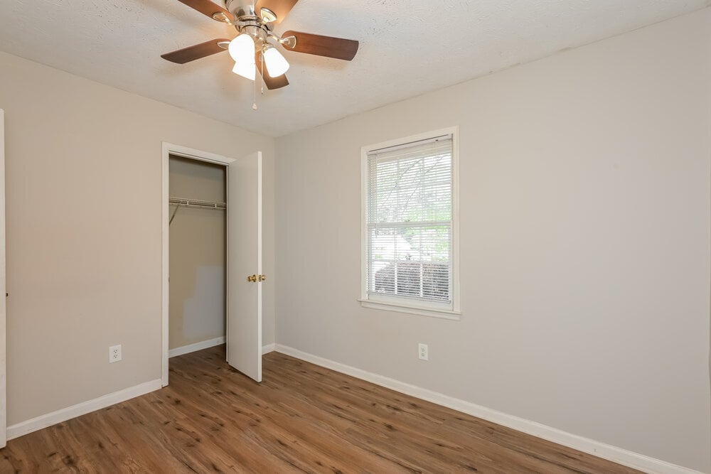 Building Photo - 411 Cindy Dr SE