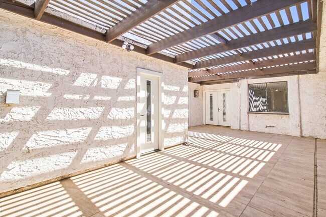 Building Photo - 3143 Sonata Dr