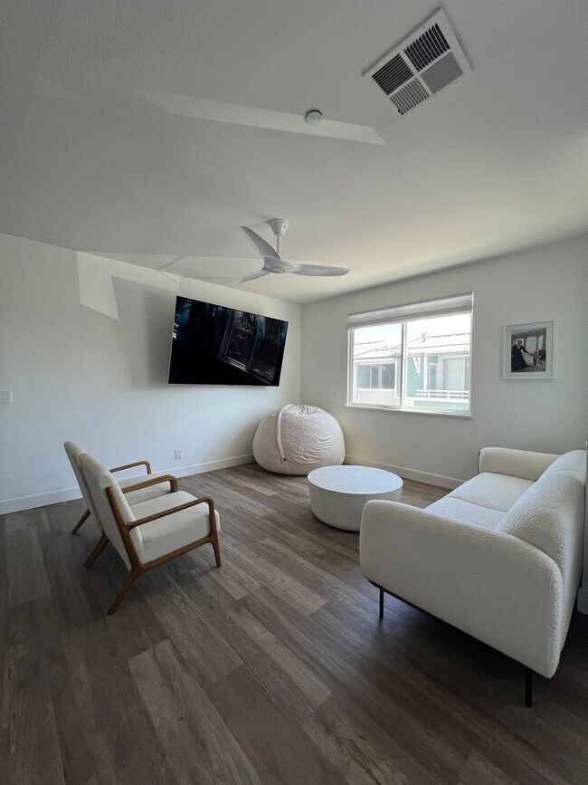 Building Photo - Coastal Living at Pleasure Point - Stunnin...