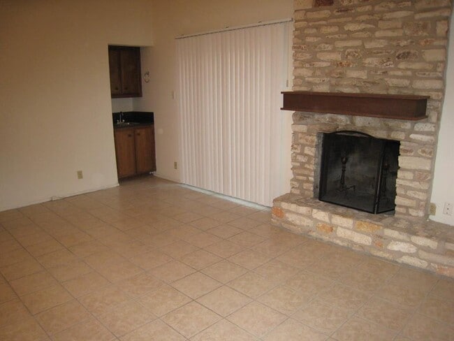 Building Photo - 2804 Thrushwood Dr
