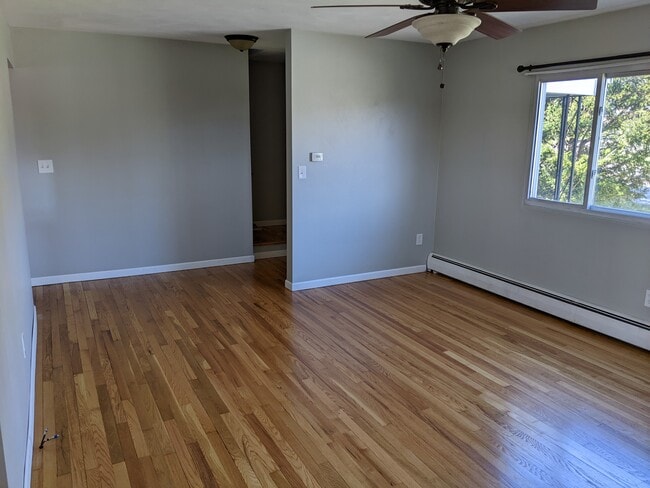 Building Photo - 907 Hooper Rd