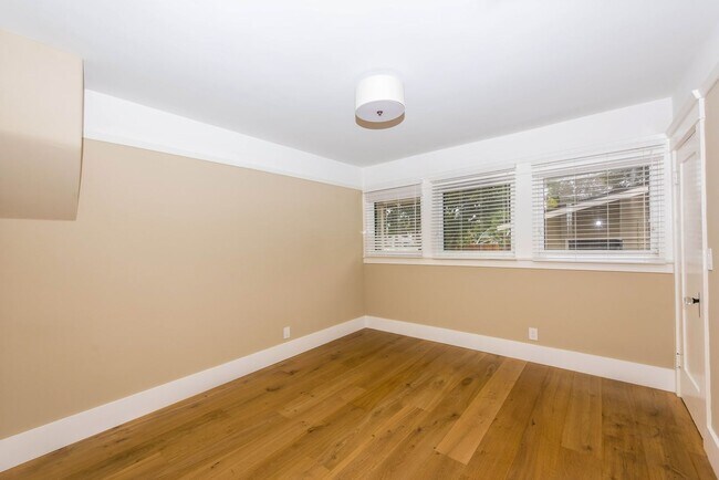 Building Photo - 306 N Shaffer St