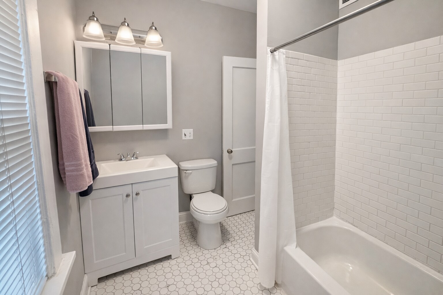 Building Photo - 6656 N Newgard Ave