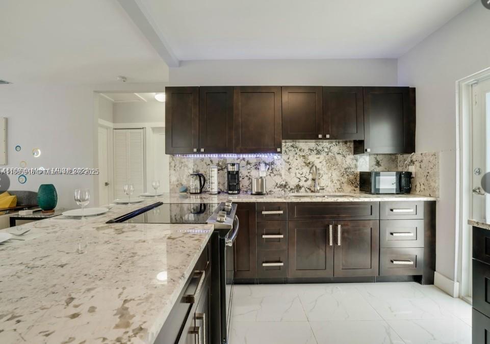 Building Photo - 1526 NE 110th St