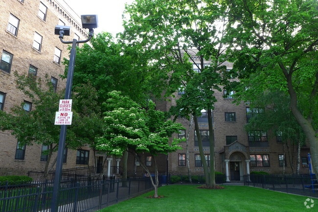 Primary Photo - Gateway Apartments