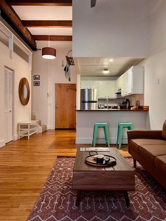 Building Photo - Historic, Fully Furnished Downtown Condo