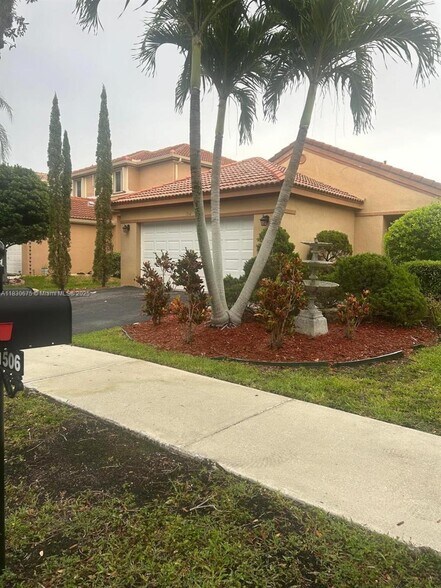 Building Photo - 1512 Presidio Dr