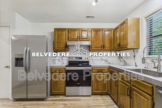 Building Photo - 6 Bellows Ct