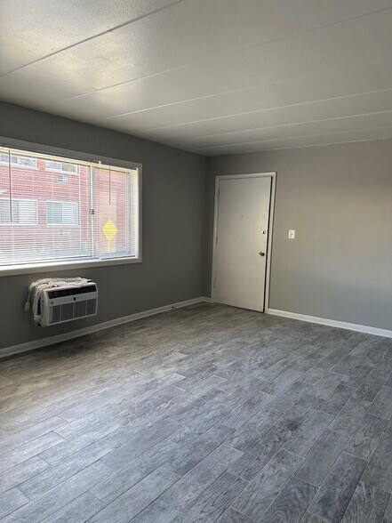 Building Photo - 1400 Carol St