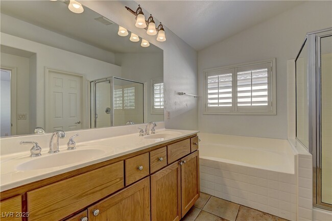 Building Photo - 236 Fairway Woods Dr