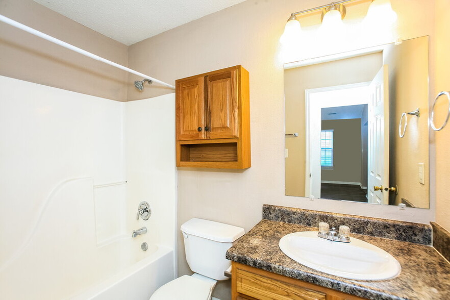 Building Photo - 5202 Sandy Forge Dr