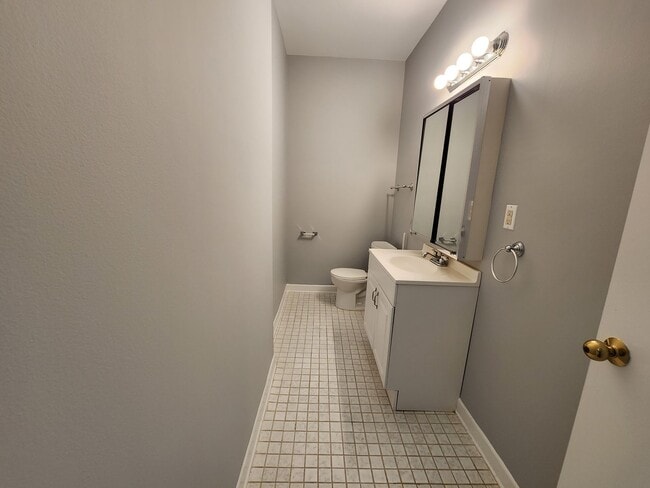 Building Photo - Live in the heart of Tenafly New Jersey