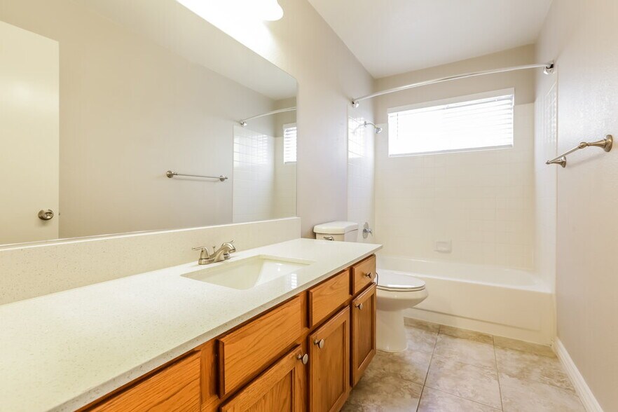 Building Photo - 1433 Bellglen Dr