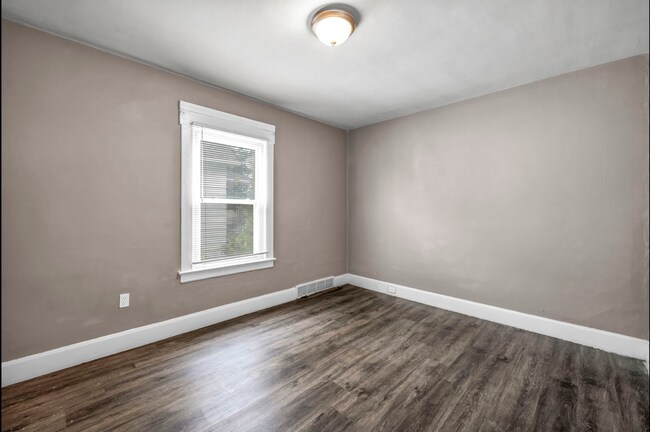 Building Photo - 4105 E 64th St
