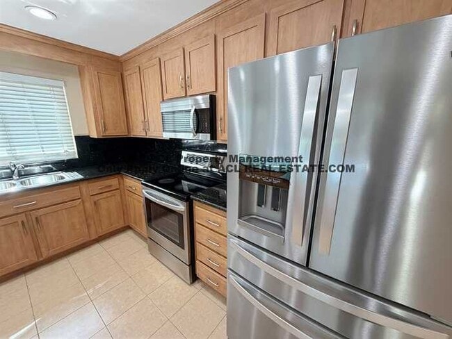 Building Photo - 3056 Stonehenge Rd