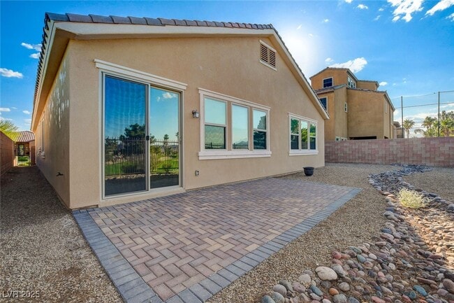 Building Photo - 484 Punto Vallata Dr