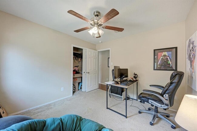 Building Photo - 921 Dexter Dr