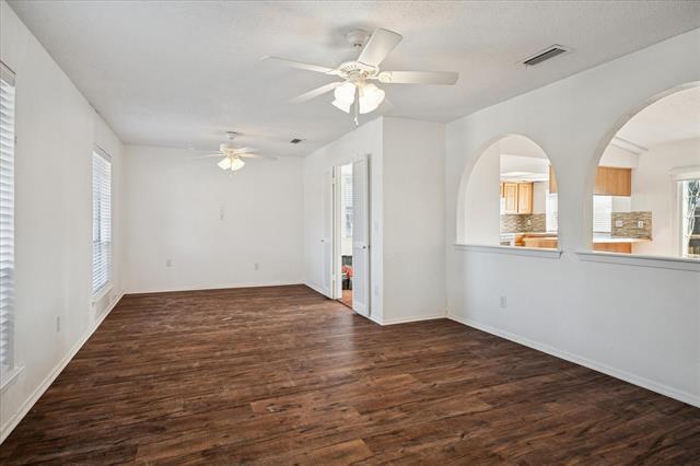 Building Photo - 2804 Royal Oaks Dr