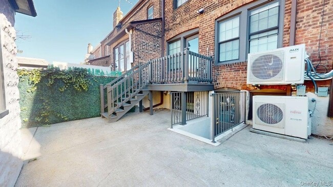 Building Photo - 88-37 62nd Dr