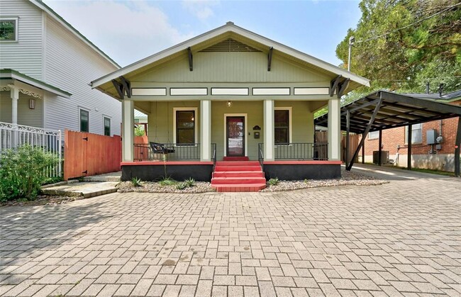 Primary Photo - 507 E Live Oak St