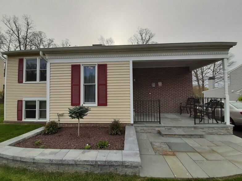 Building Photo - 8 Stout Run Ct