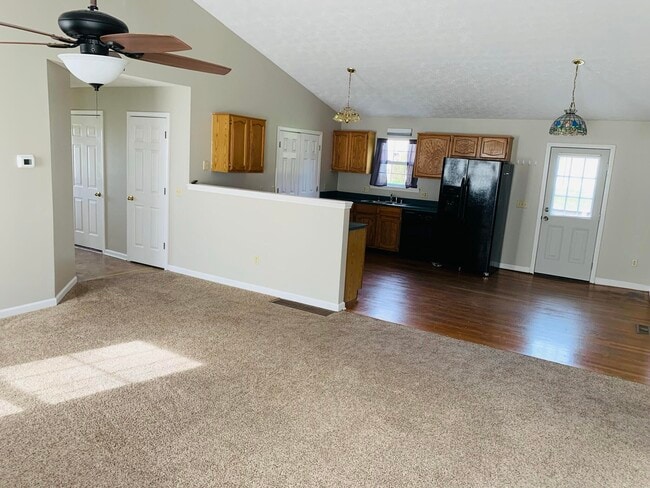 Building Photo - 112 Hunter Ridge Dr
