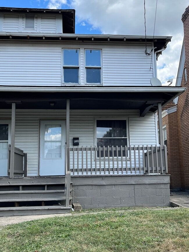 Building Photo - Two Bedroom Home