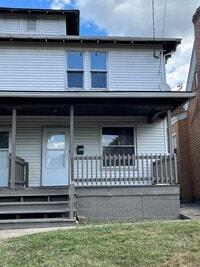 Building Photo - Two Bedroom Home