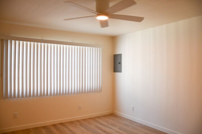 Building Photo - Parker (388) North